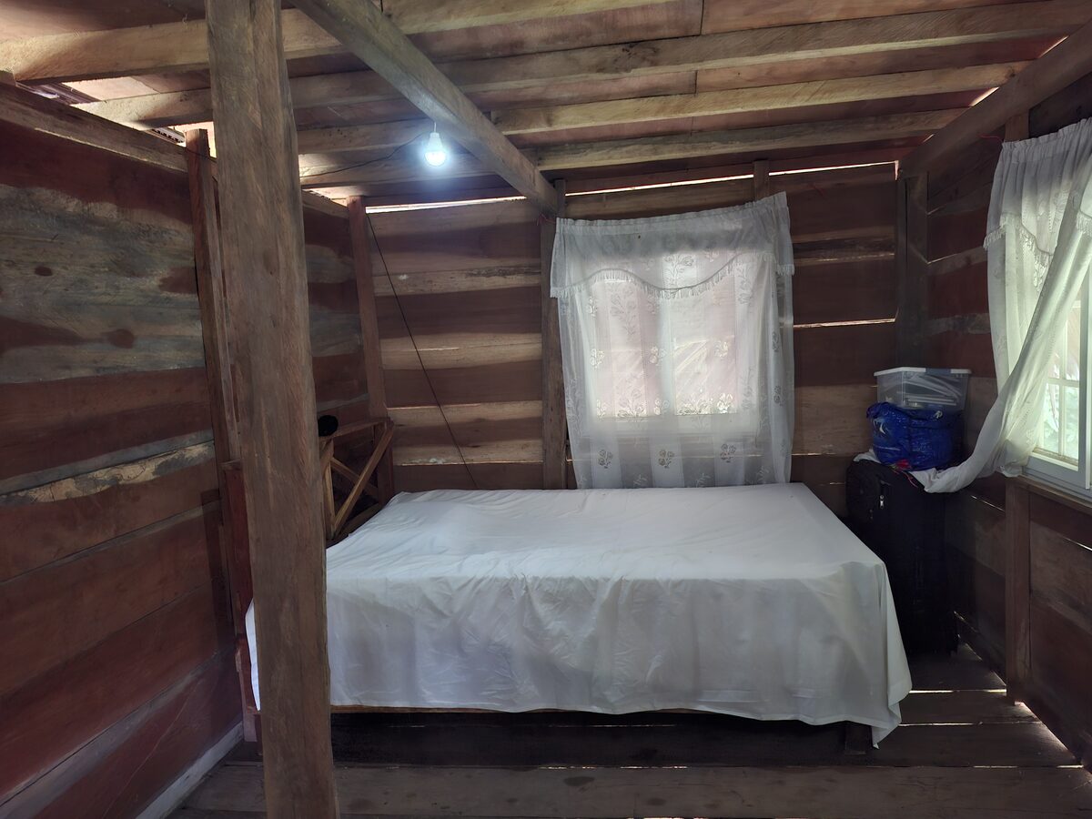 Vista interior de la cabaña campesina